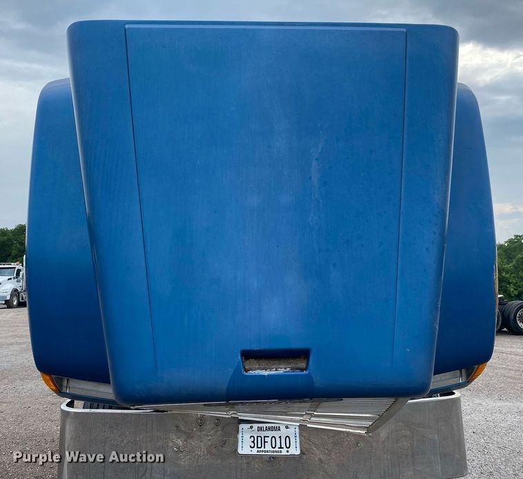 image for item DI7749 1993 Freightliner FLD  semi truck