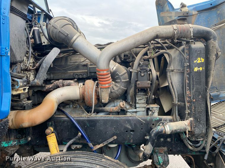 image for item DI7749 1993 Freightliner FLD  semi truck