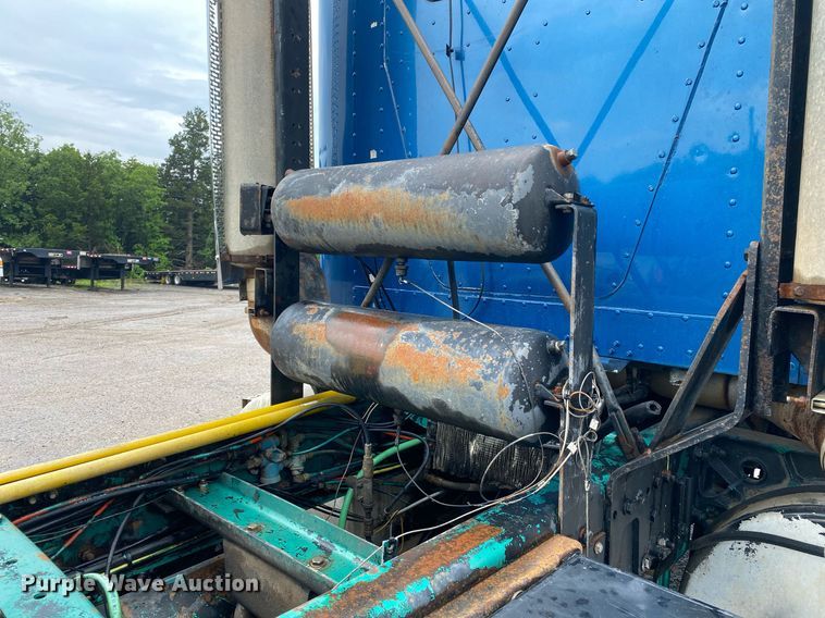 image for item DI7749 1993 Freightliner FLD  semi truck