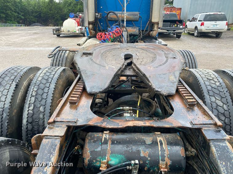 image for item DI7749 1993 Freightliner FLD  semi truck