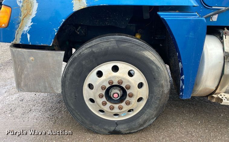 image for item DI7749 1993 Freightliner FLD  semi truck