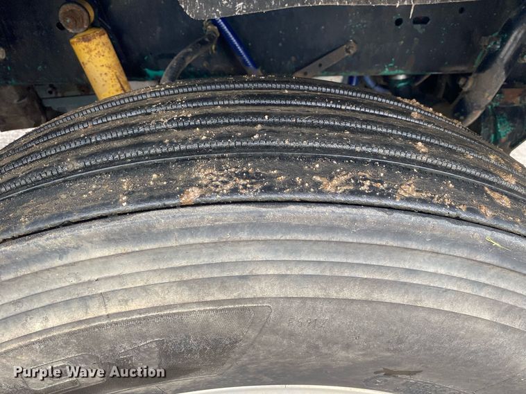 image for item DI7749 1993 Freightliner FLD  semi truck