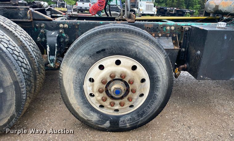 image for item DI7749 1993 Freightliner FLD  semi truck