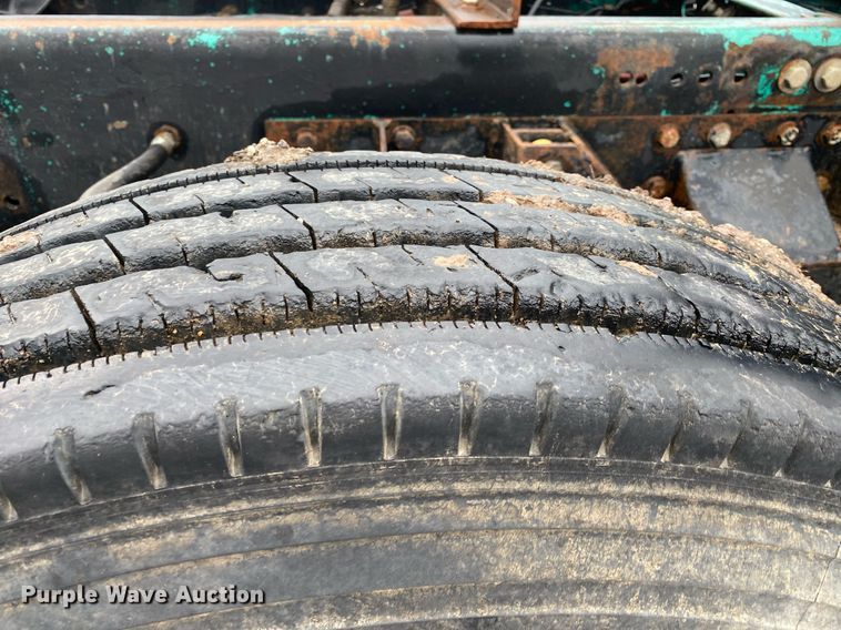 image for item DI7749 1993 Freightliner FLD  semi truck