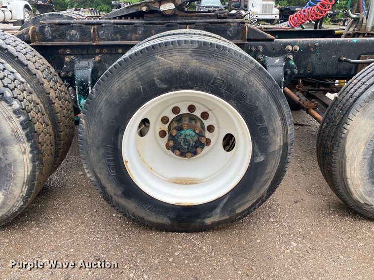 image for item DI7749 1993 Freightliner FLD  semi truck