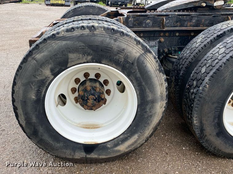 image for item DI7749 1993 Freightliner FLD  semi truck