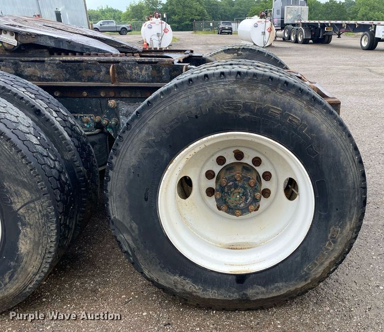 image for item DI7749 1993 Freightliner FLD  semi truck