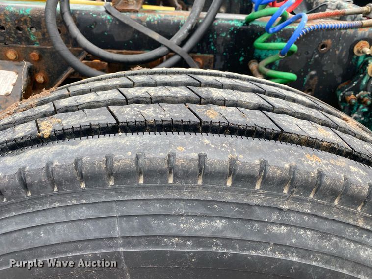 image for item DI7749 1993 Freightliner FLD  semi truck