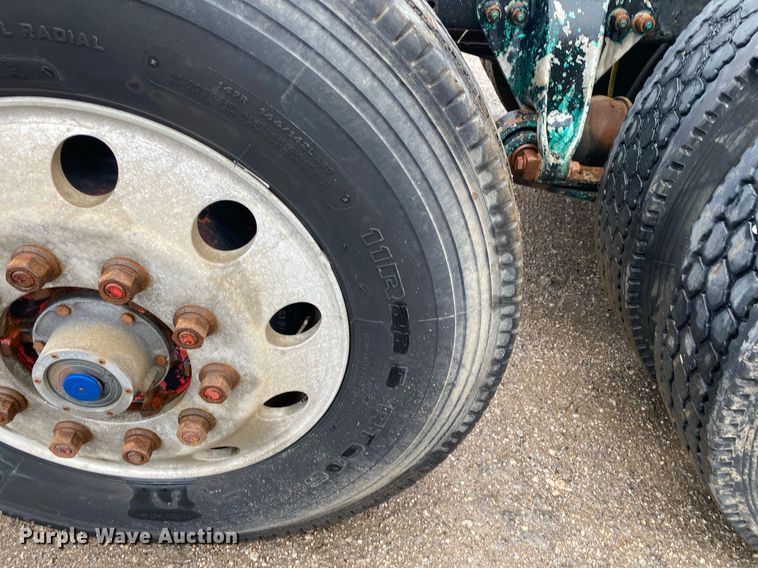 image for item DI7749 1993 Freightliner FLD  semi truck