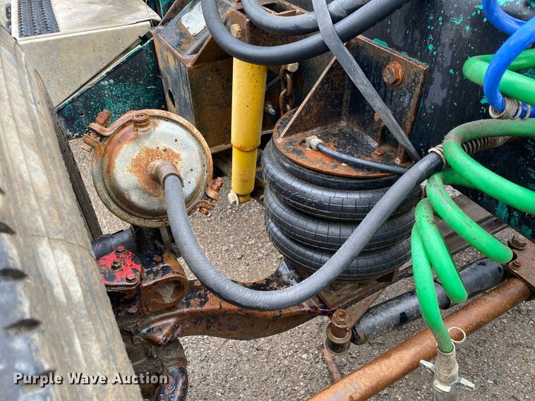 image for item DI7749 1993 Freightliner FLD  semi truck