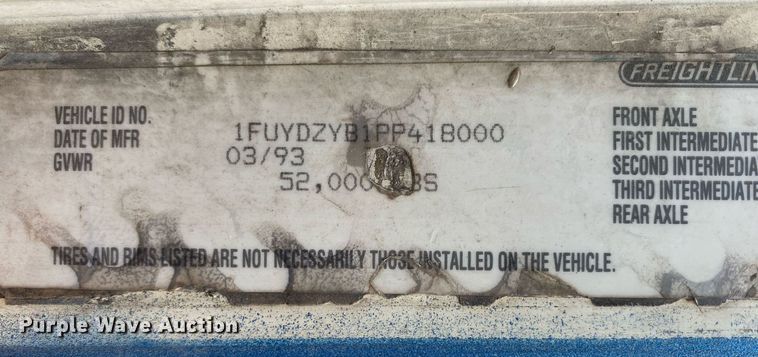 image for item DI7749 1993 Freightliner FLD  semi truck