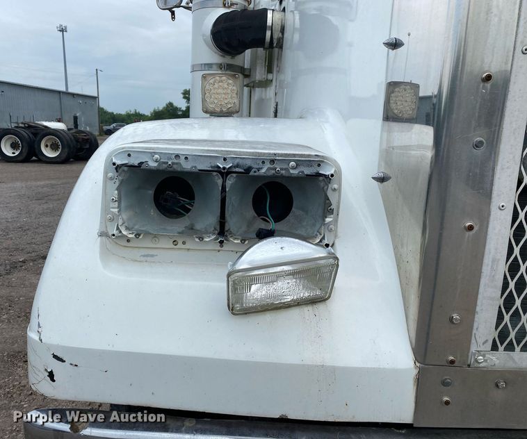 image for item DI7750 1985 Autocar AT  semi truck