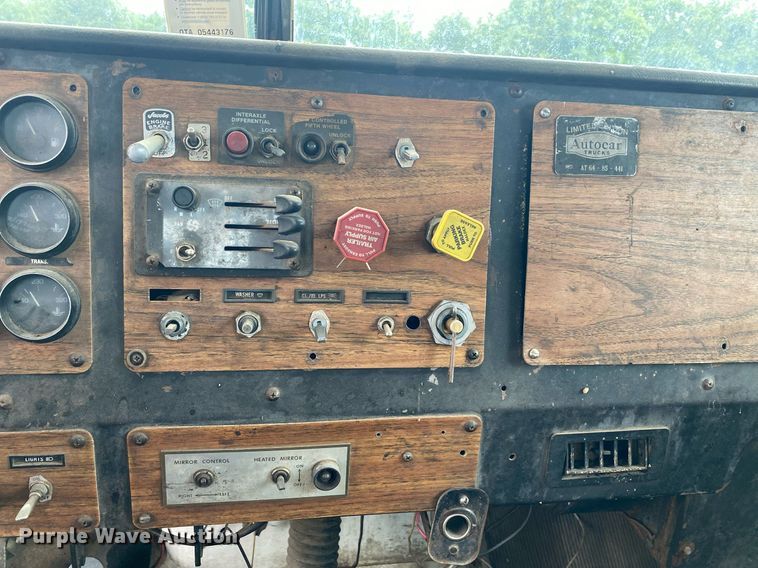 image for item DI7750 1985 Autocar AT  semi truck