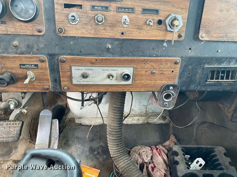 image for item DI7750 1985 Autocar AT  semi truck