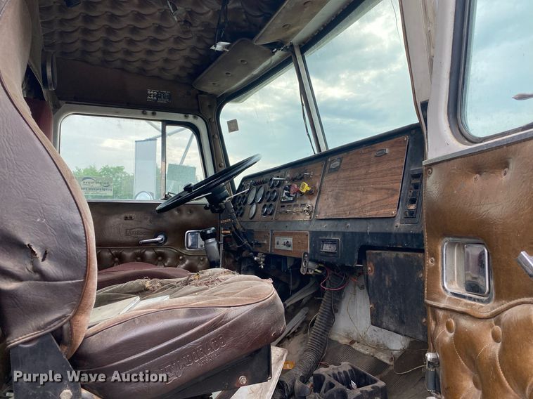 image for item DI7750 1985 Autocar AT  semi truck