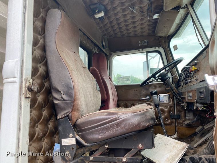 image for item DI7750 1985 Autocar AT  semi truck