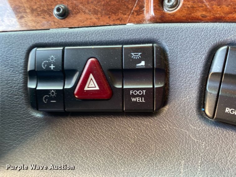 image for item DI7814 2015 Freightliner Cascadia  semi truck