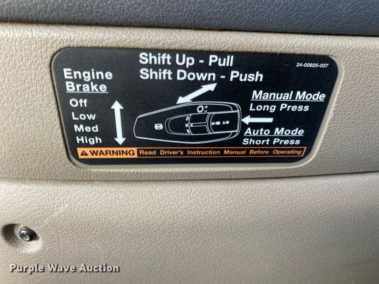 image for item DI7814 2015 Freightliner Cascadia  semi truck