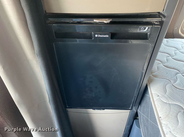 image for item DI7814 2015 Freightliner Cascadia  semi truck