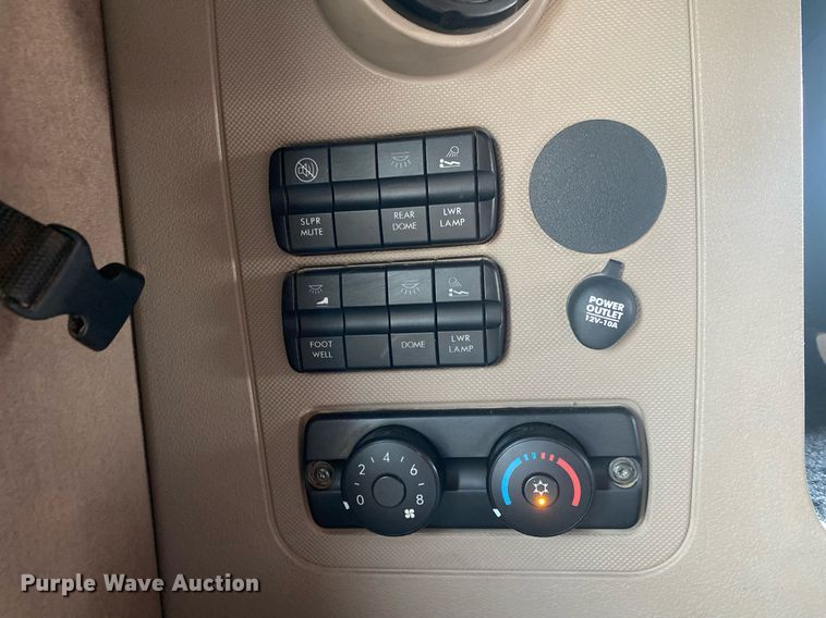 image for item DI7814 2015 Freightliner Cascadia  semi truck