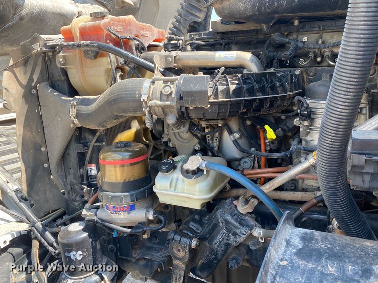 image for item DI7814 2015 Freightliner Cascadia  semi truck