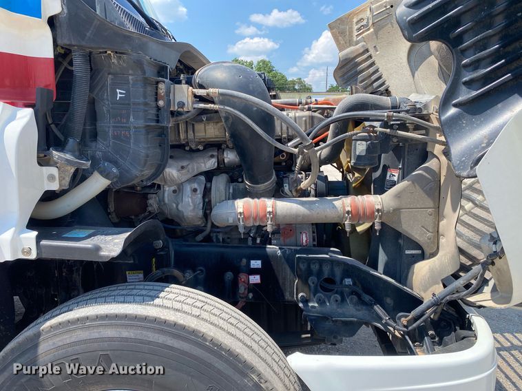 image for item DI7814 2015 Freightliner Cascadia  semi truck