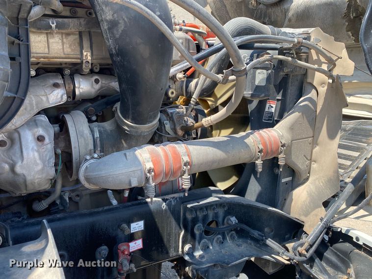 image for item DI7814 2015 Freightliner Cascadia  semi truck