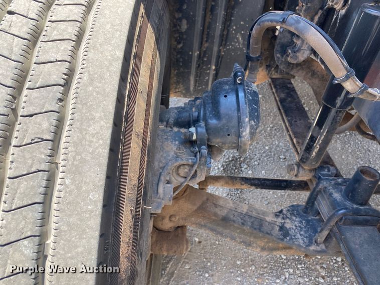 image for item DI7814 2015 Freightliner Cascadia  semi truck