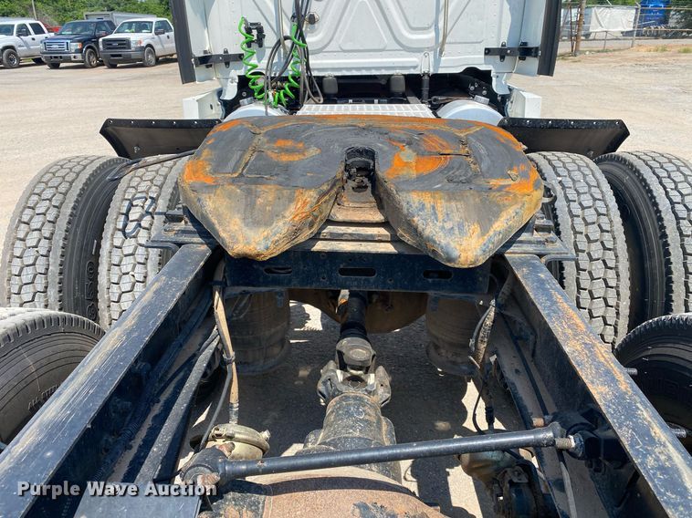 image for item DI7814 2015 Freightliner Cascadia  semi truck