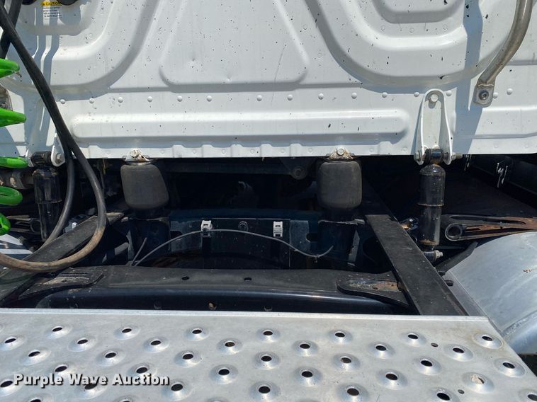 image for item DI7814 2015 Freightliner Cascadia  semi truck