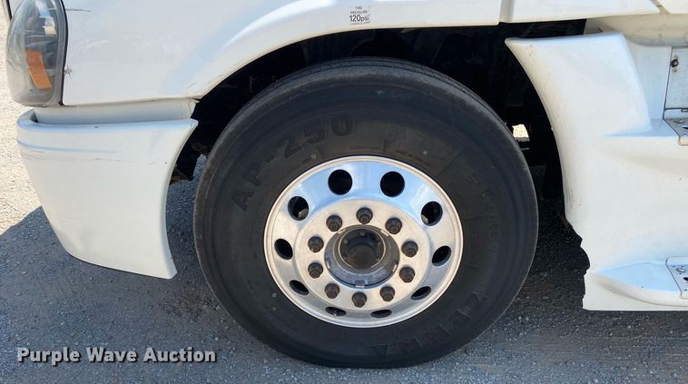 image for item DI7814 2015 Freightliner Cascadia  semi truck