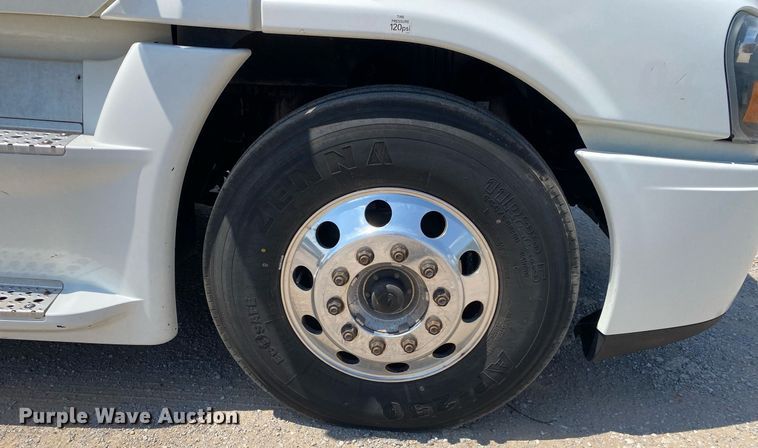 image for item DI7814 2015 Freightliner Cascadia  semi truck