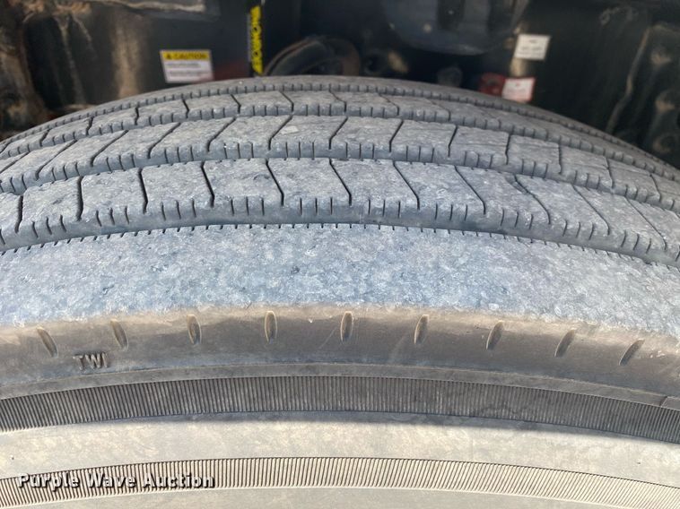 image for item DI7814 2015 Freightliner Cascadia  semi truck