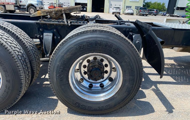 image for item DI7814 2015 Freightliner Cascadia  semi truck