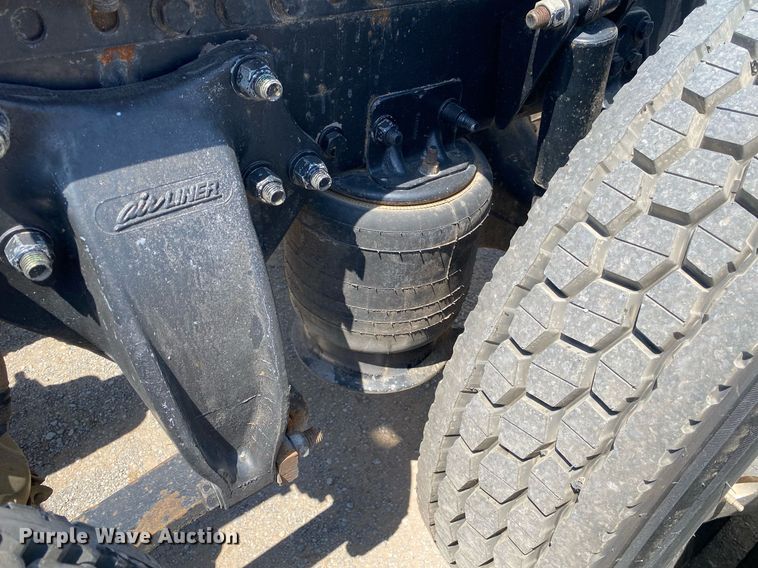 image for item DI7814 2015 Freightliner Cascadia  semi truck