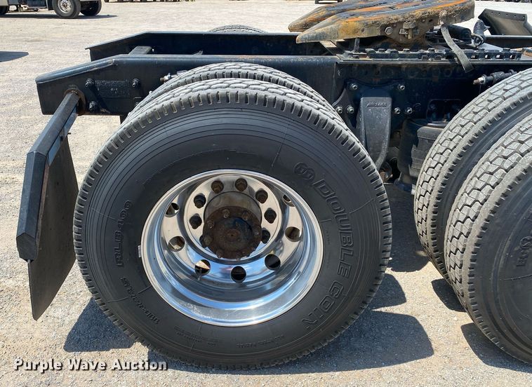 image for item DI7814 2015 Freightliner Cascadia  semi truck