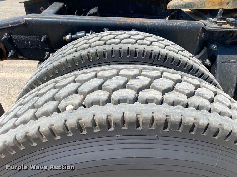 image for item DI7814 2015 Freightliner Cascadia  semi truck