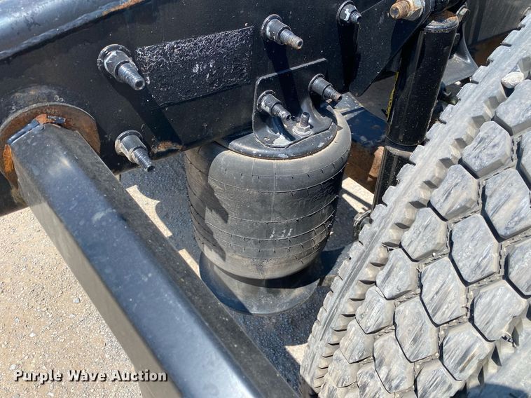 image for item DI7814 2015 Freightliner Cascadia  semi truck