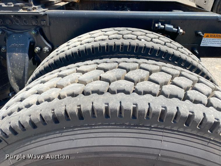 image for item DI7814 2015 Freightliner Cascadia  semi truck