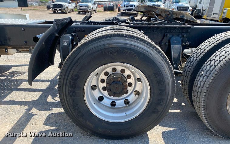 image for item DI7814 2015 Freightliner Cascadia  semi truck