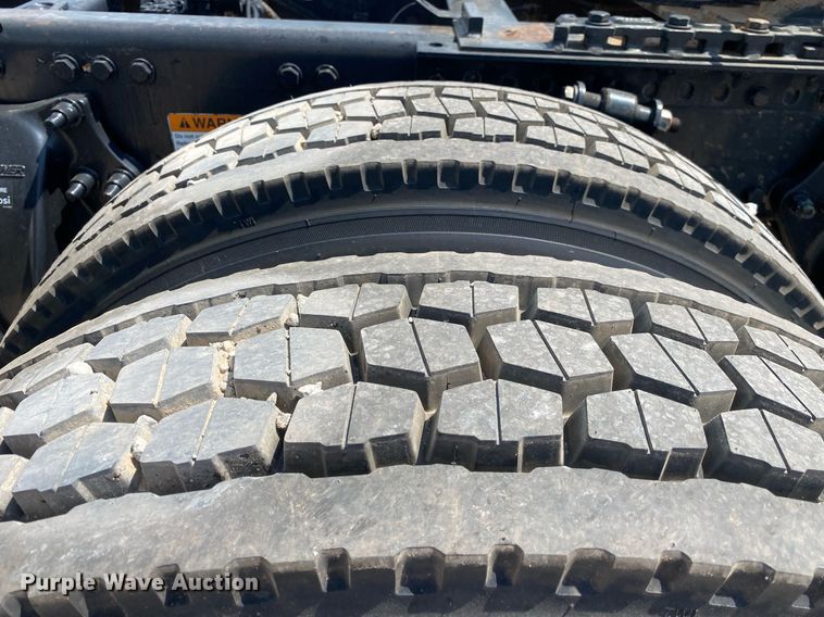 image for item DI7814 2015 Freightliner Cascadia  semi truck