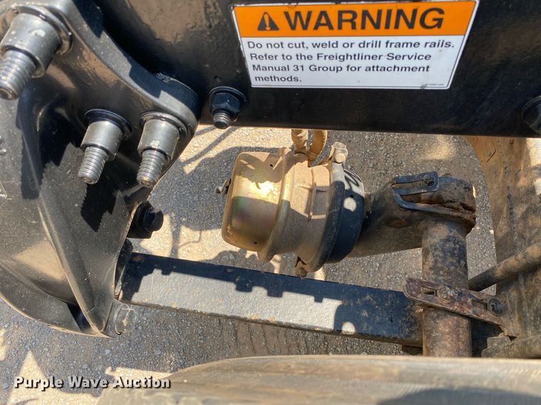 image for item DI7814 2015 Freightliner Cascadia  semi truck