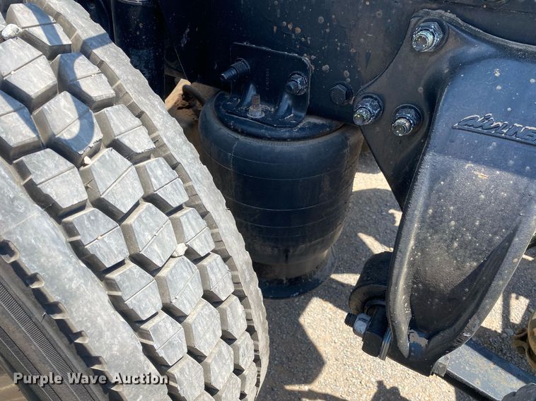 image for item DI7814 2015 Freightliner Cascadia  semi truck