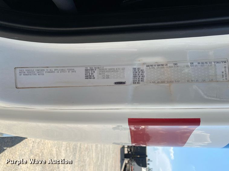 image for item DI7814 2015 Freightliner Cascadia  semi truck