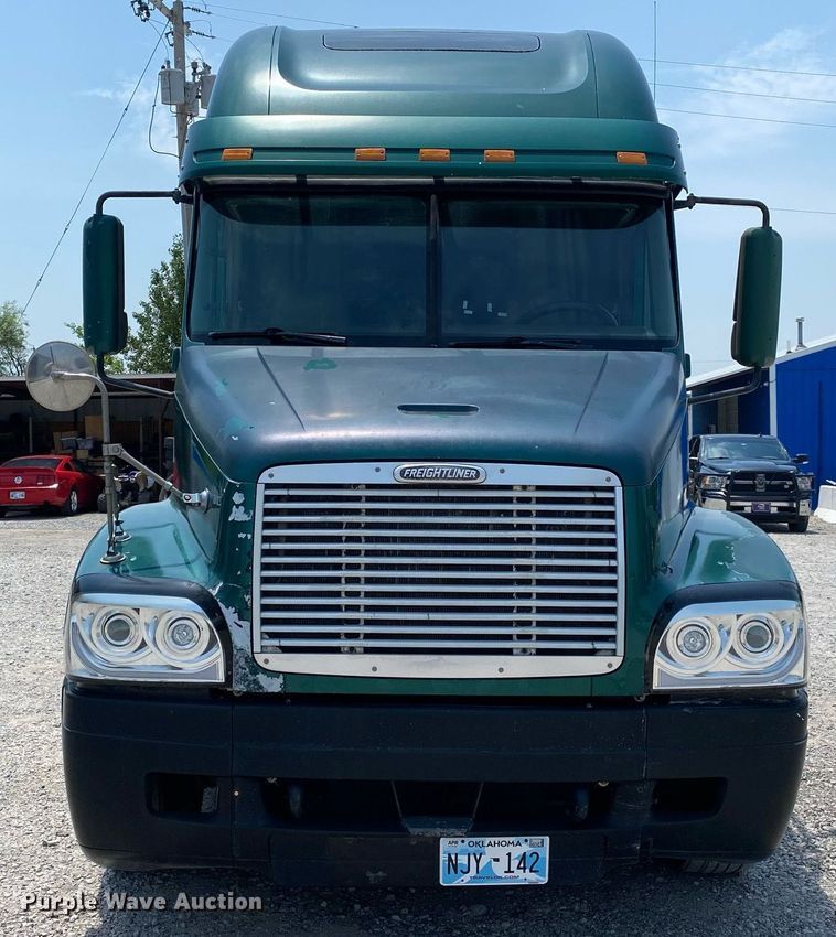 image for item DI7818 1999 Freightliner Century Class  semi truck