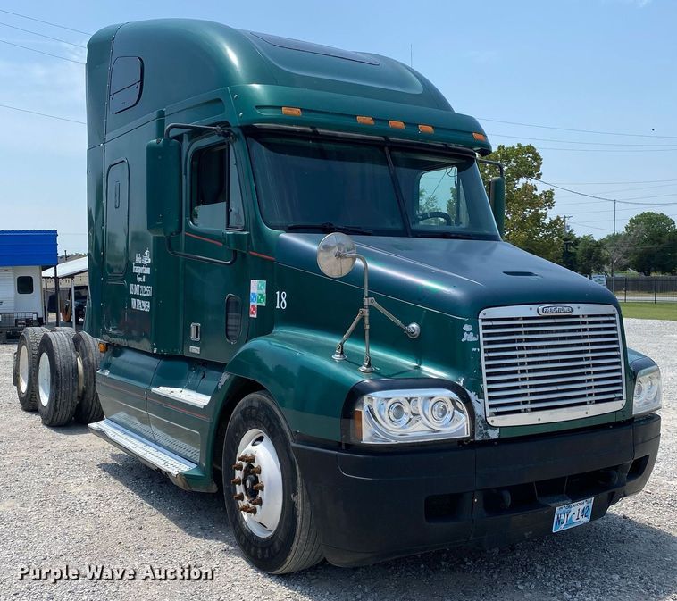 image for item DI7818 1999 Freightliner Century Class  semi truck