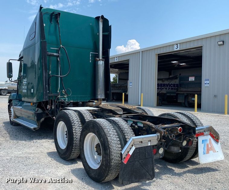 image for item DI7818 1999 Freightliner Century Class  semi truck