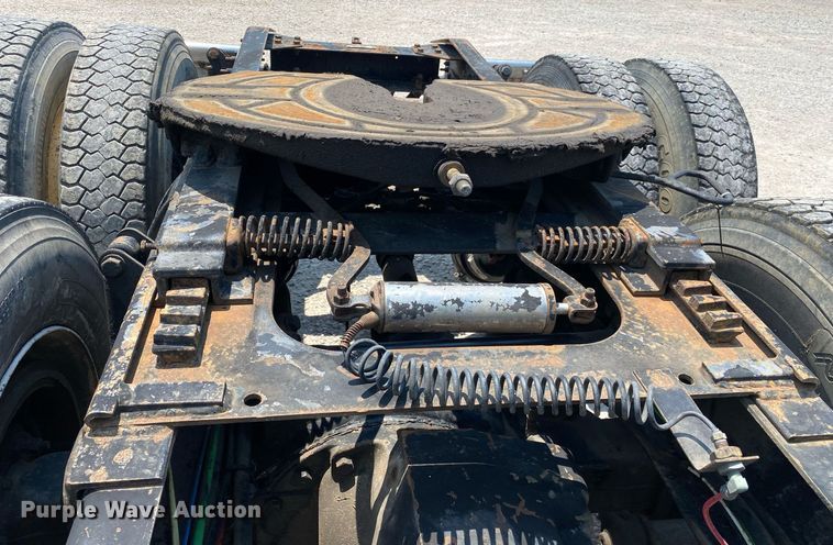 image for item DI7818 1999 Freightliner Century Class  semi truck