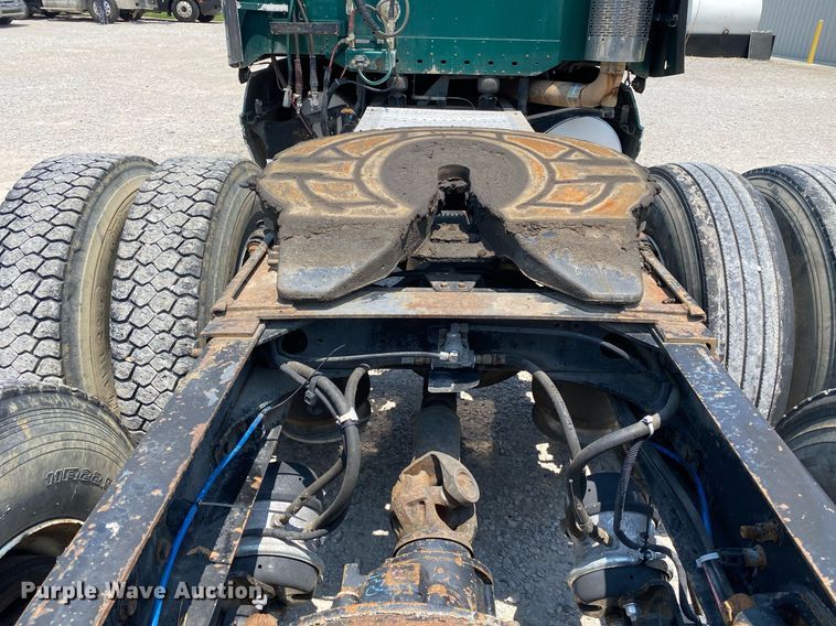 image for item DI7818 1999 Freightliner Century Class  semi truck