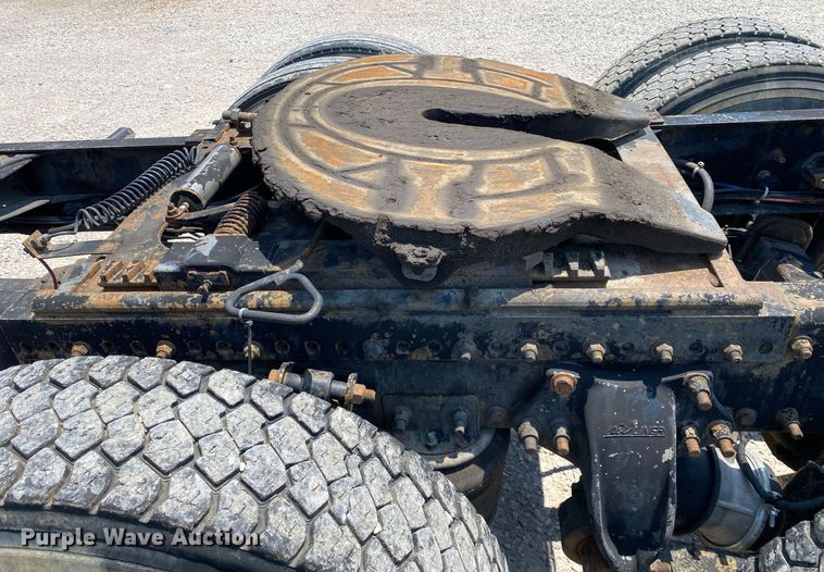 image for item DI7818 1999 Freightliner Century Class  semi truck